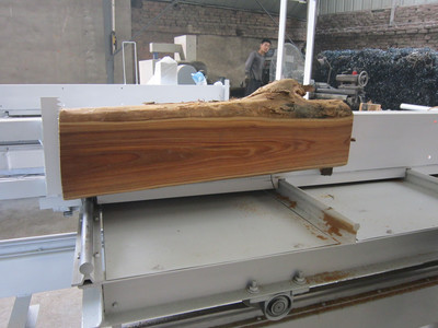 工圓木推臺鋸的應用如何提高木材鋸切效率